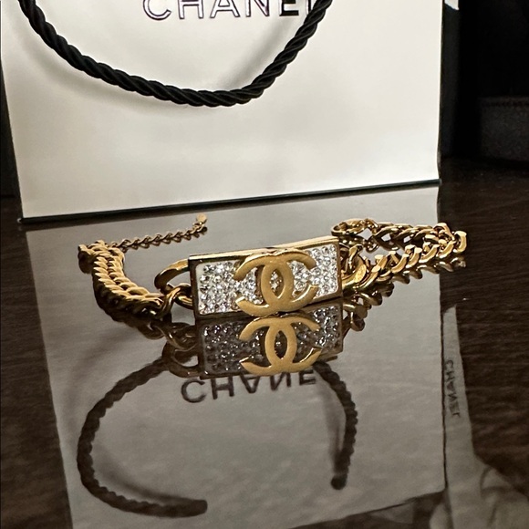 Gold Chain Bracelet with Crystal Detail - Picture 3 of 9